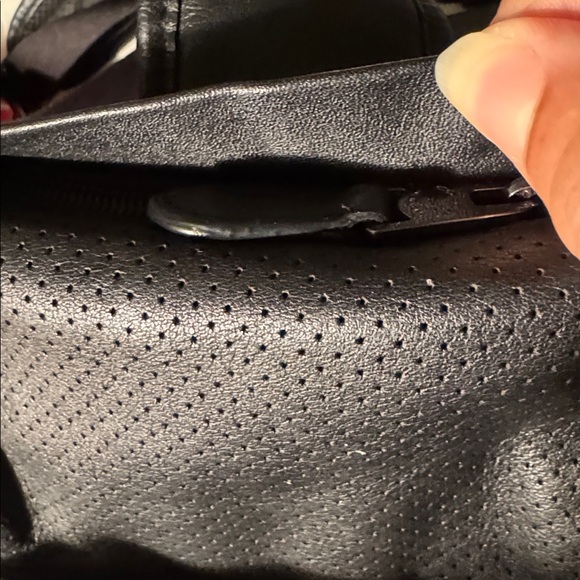 Coach Men's Black Leather Bag with hang tag. - Picture 12 of 12